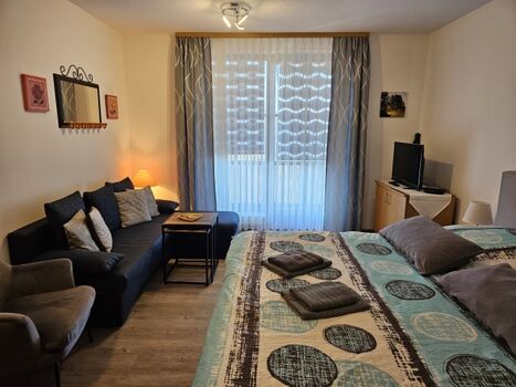 Wohnbereich mit Bett