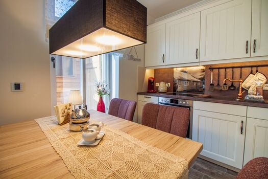 Küche mit Essbereich