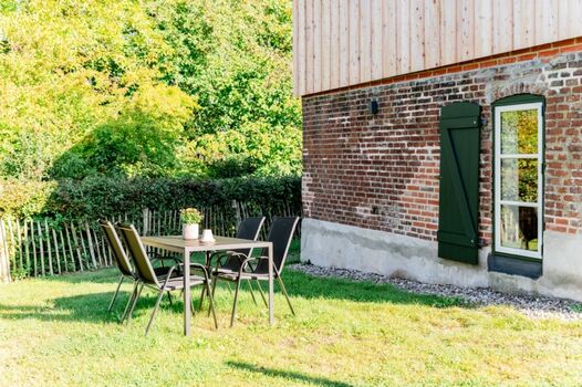 Terrassenbereich im großen Garten