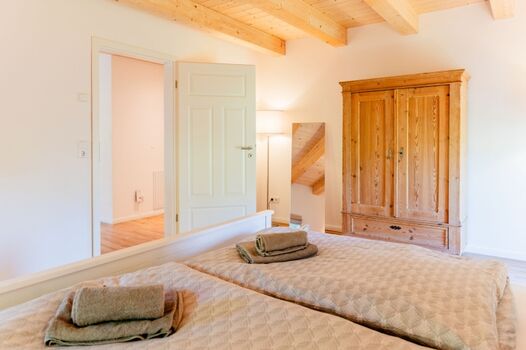 Schlafzimmer mit Kleiderschrank