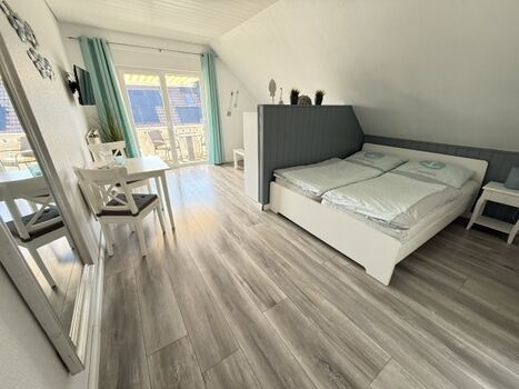 Wohn- und Schlafzimmer