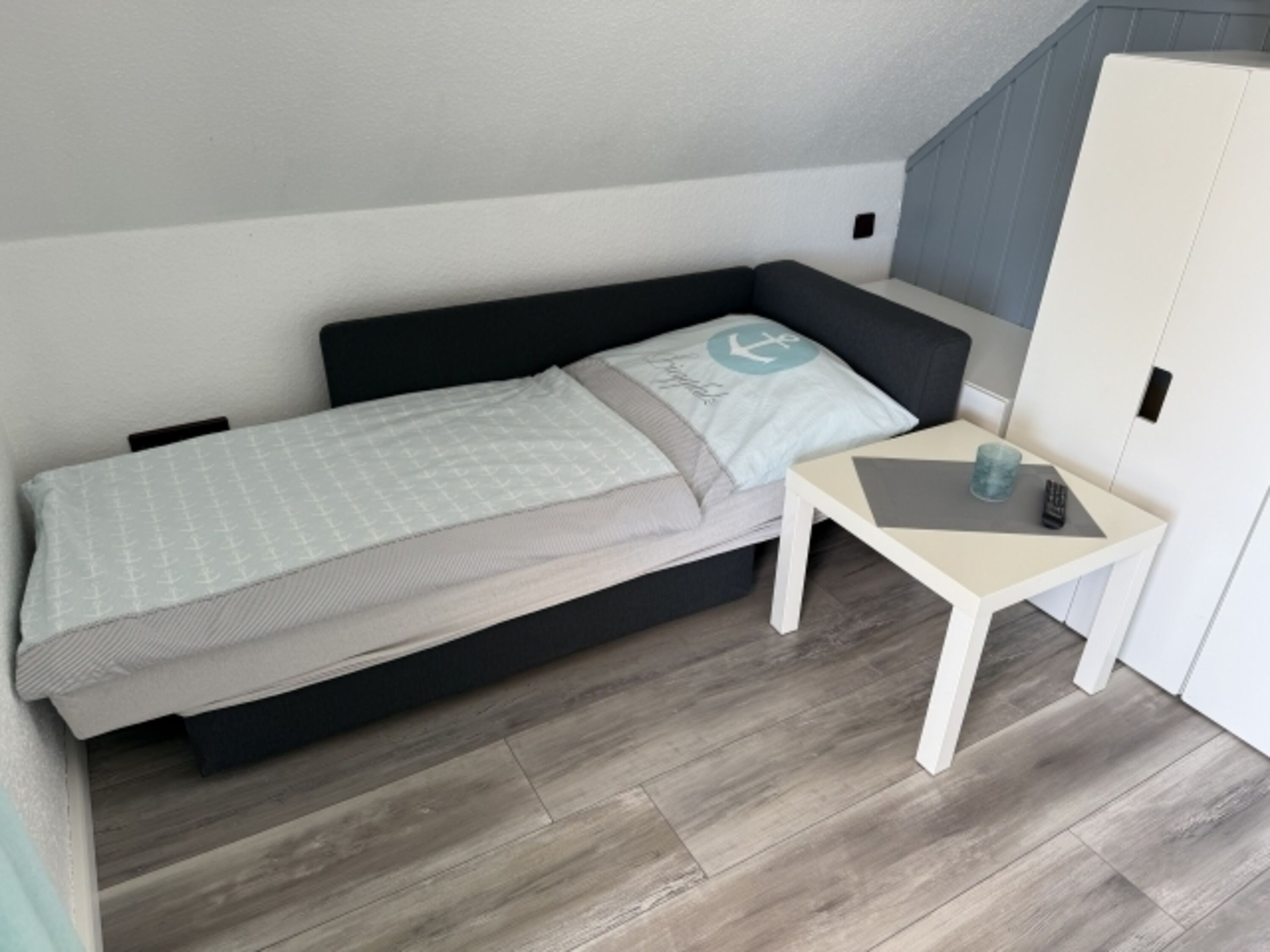 Durch Schlafsofa gerne auch mit 3 Personen