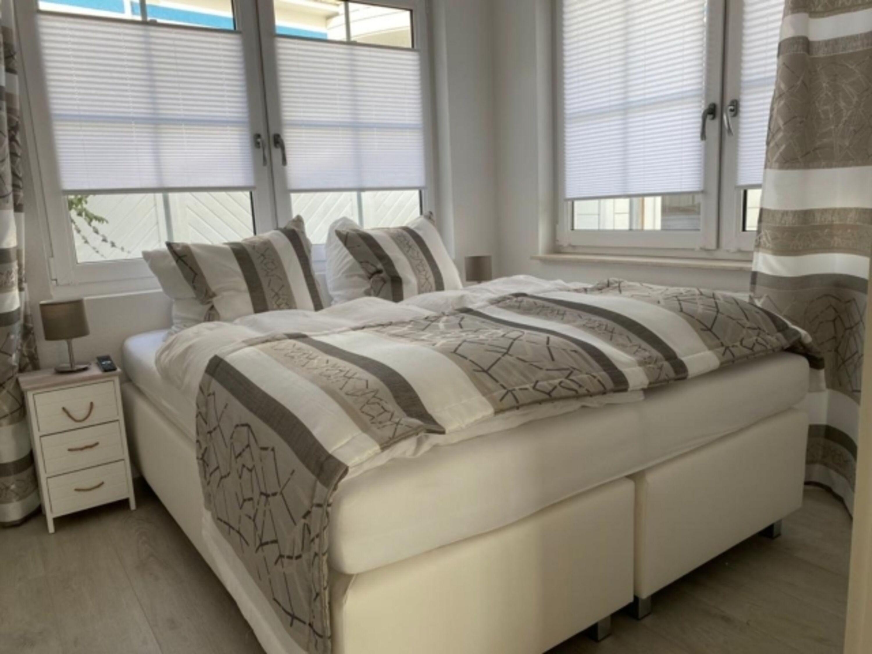 Schlafzimmer 1 (EG)