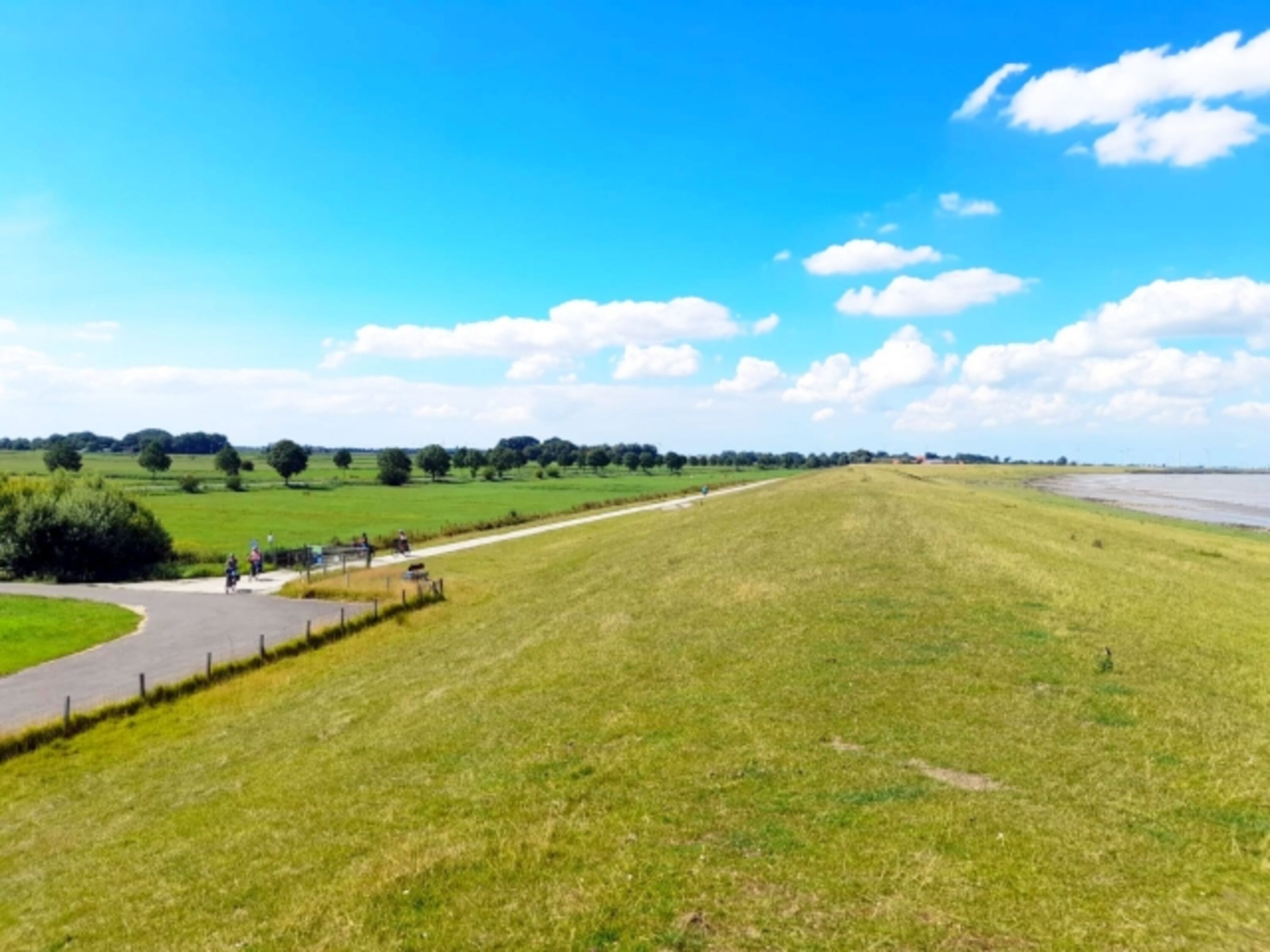 Radweg am Deich