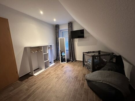 Teilbild 2. Schlafzimmer 1. OG