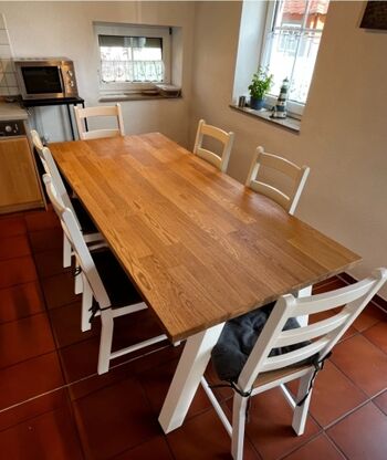 EG Essbereich neuer Tisch und Stühle (Juli 2025)