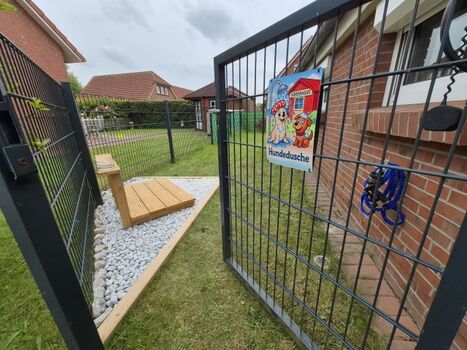 25.05.2025 Unsere einzigartige #SörenHuus – #Hundedusche ist fertig! Exklusiv für unsere Gäste  Handgefertigt aus edler Lärche 