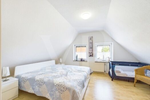 1. Schlafzimmer im OG links