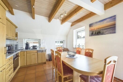 Küche und Essbereich EG