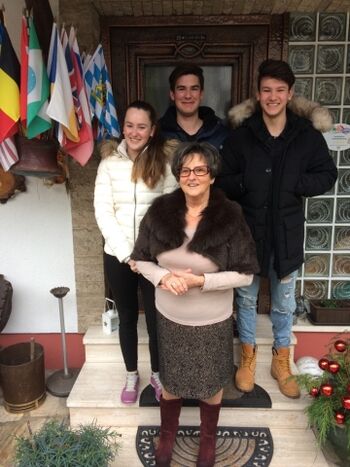 Internationale Begrüßung 