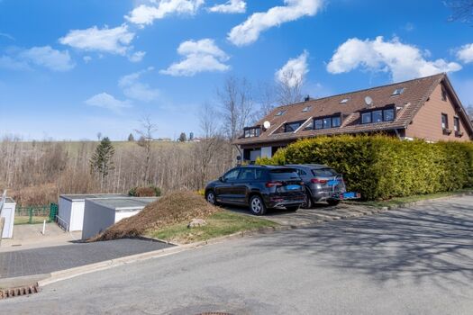 Parkplatz li.  fest zugeordnet