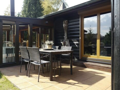 Terrasse mit Essbereich 