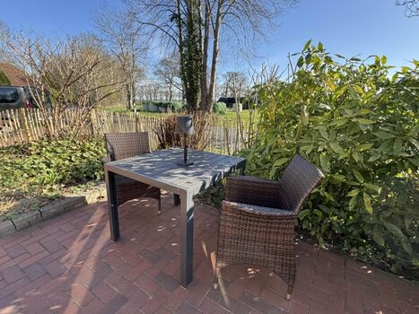 Sonnenterrasse mit Gartenmöbel