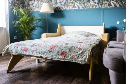 Wohnzimmer mit Schlafcouch für bis zu zwei kleinen Personen