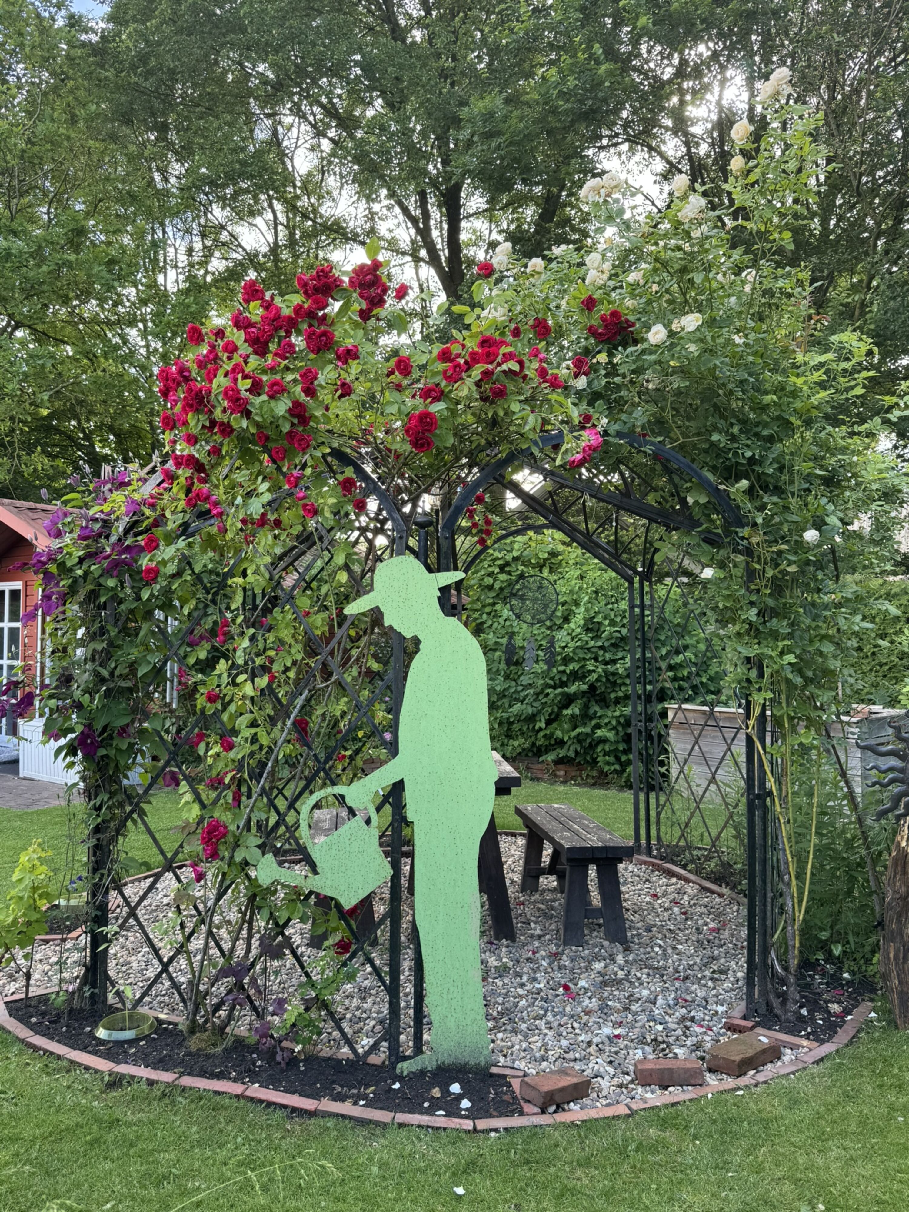Ausblick im Garten mit Sitzecke