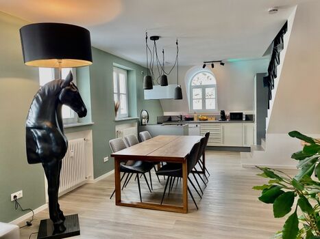 Esstisch für 6-8 Personen