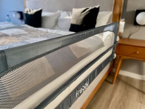 Babybett und Rausfallschutz inklusive (bitte anmelden)