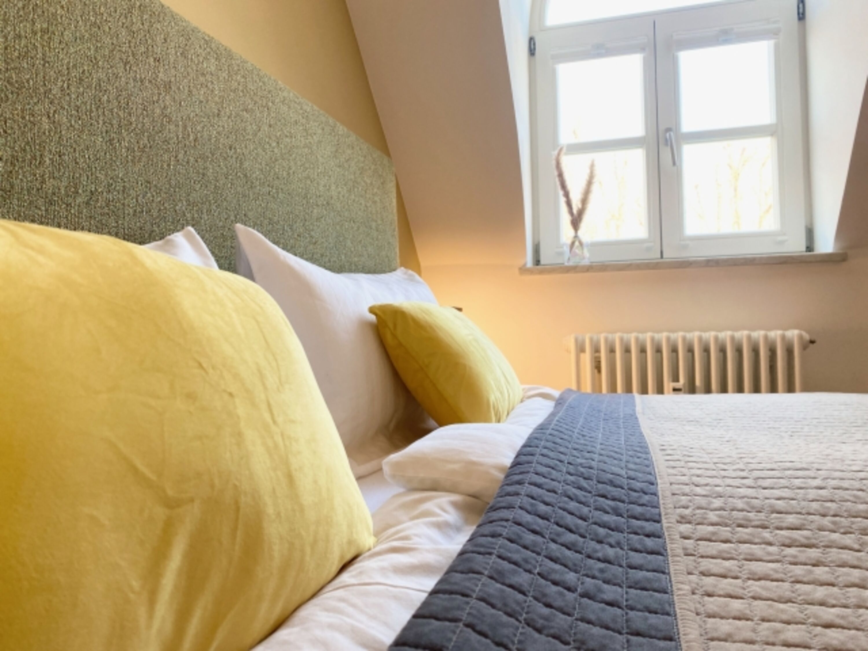 Schlafzimmer 1