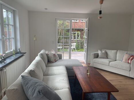 gemütliche Sofas im Wohnbereich