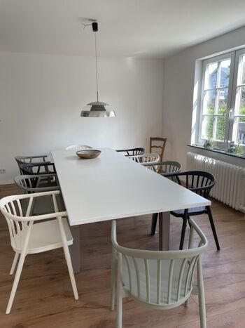 viel Platz am großen Esstisch