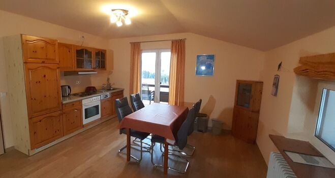 Küche mit Essbereich