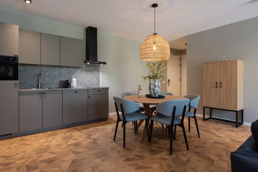 Küche mit Essbereich