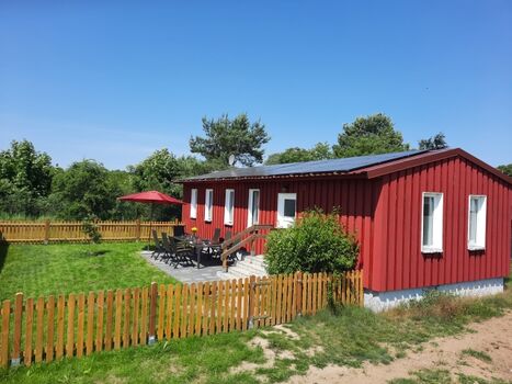 Bungalow mit eingezäuntem Garten/Terrasse