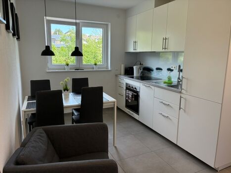 Küche mit Aufenthaltsbereich 