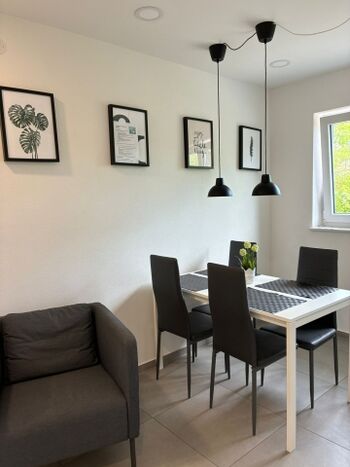 Küche mit Aufenthaltsbereich 