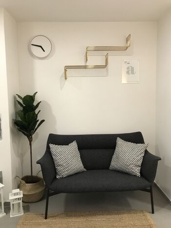 Aufenthaltsbereich mit Sofa 