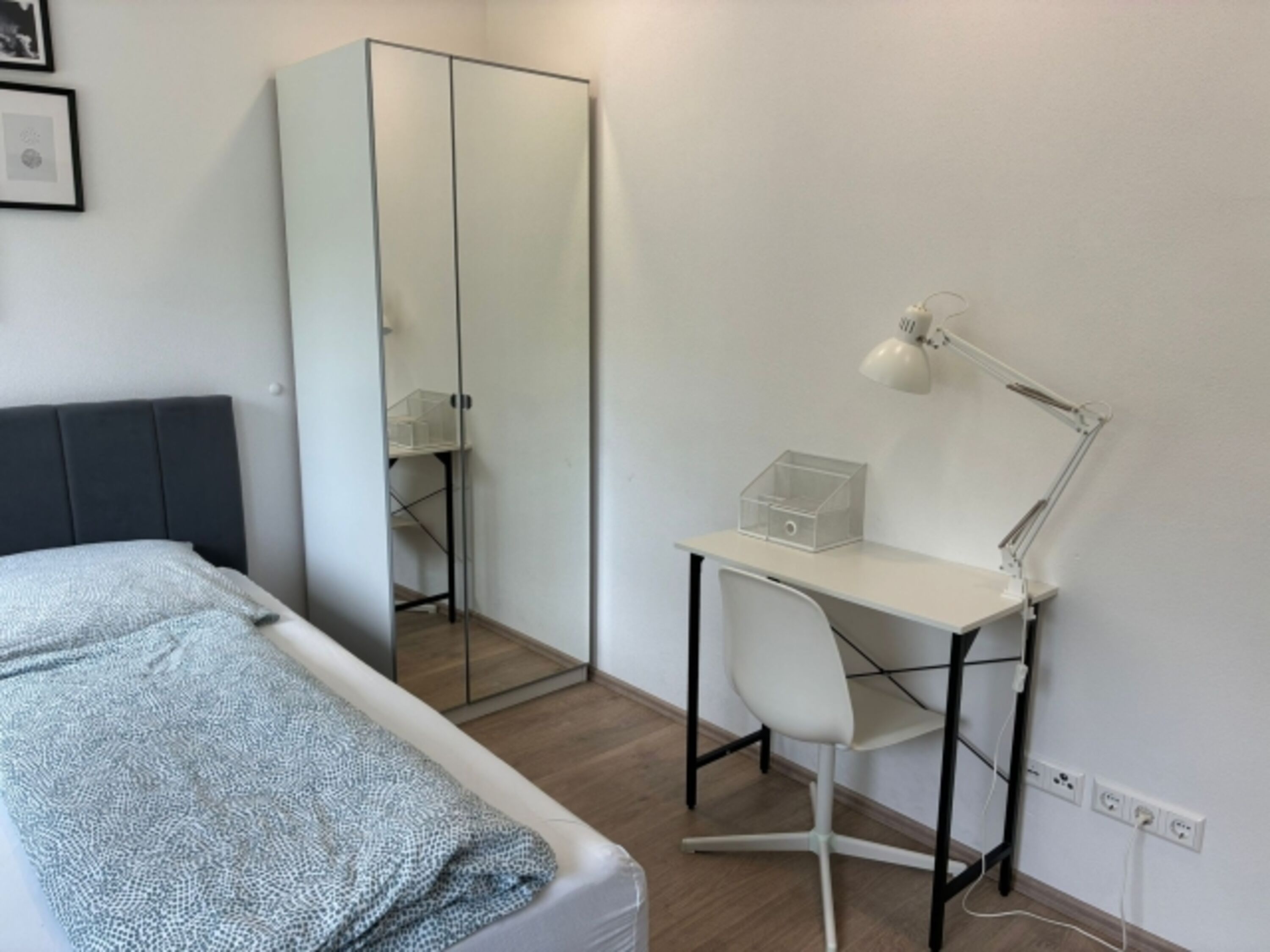 Schlafzimmer 1