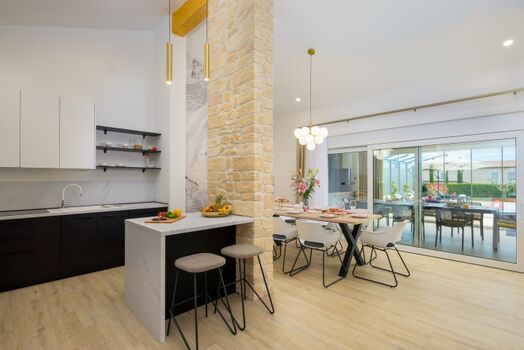 Küche mit Essbereich