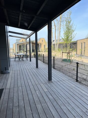 überdachter Terrassenbereich - eingezäunt