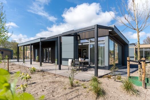 große Terrasse mit reichlich Platz