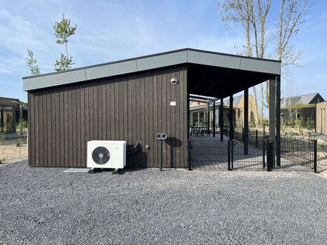 modern beheizt mit Wärmepumpe und Photovoltaik