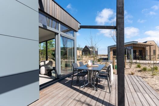 und der Terrassenbereich ist teilweise überdacht