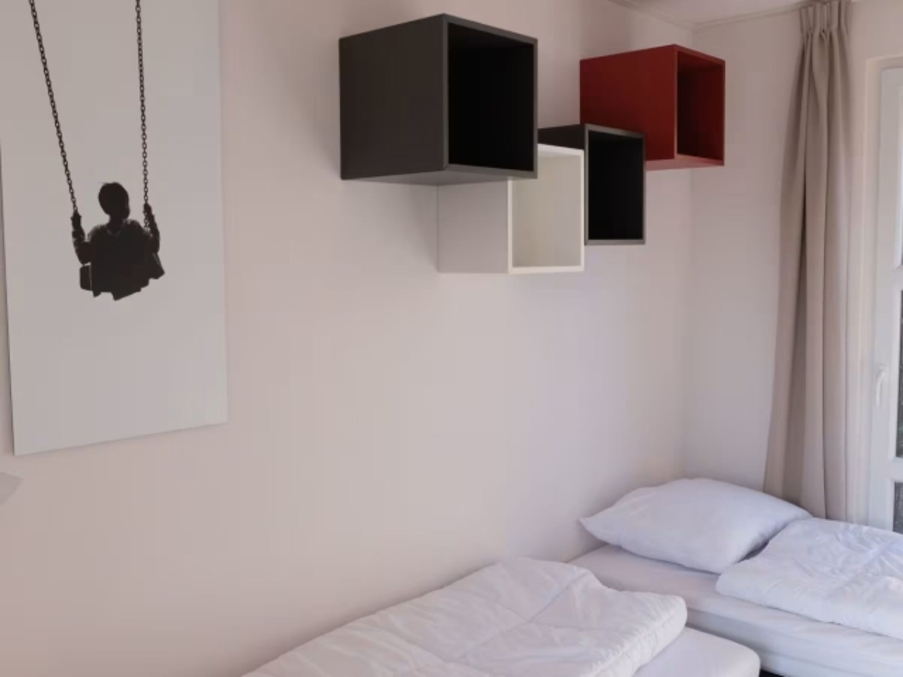Das zweite Schlafzimmer eignet sich perfekt für Kinder