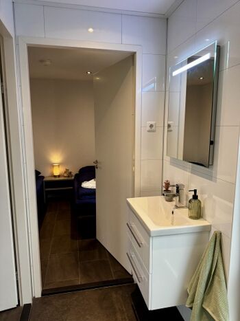 Vom Bad gelangt man auch in das zweite Schlafzimmer