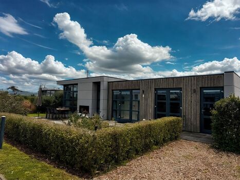 Stilvolles Chalet IJssel Lodge mit Zaun an der IJssel 