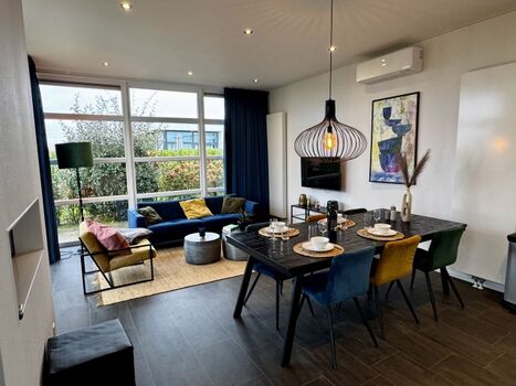 Der Wohnbereich verfügt über eine Klimaanlage