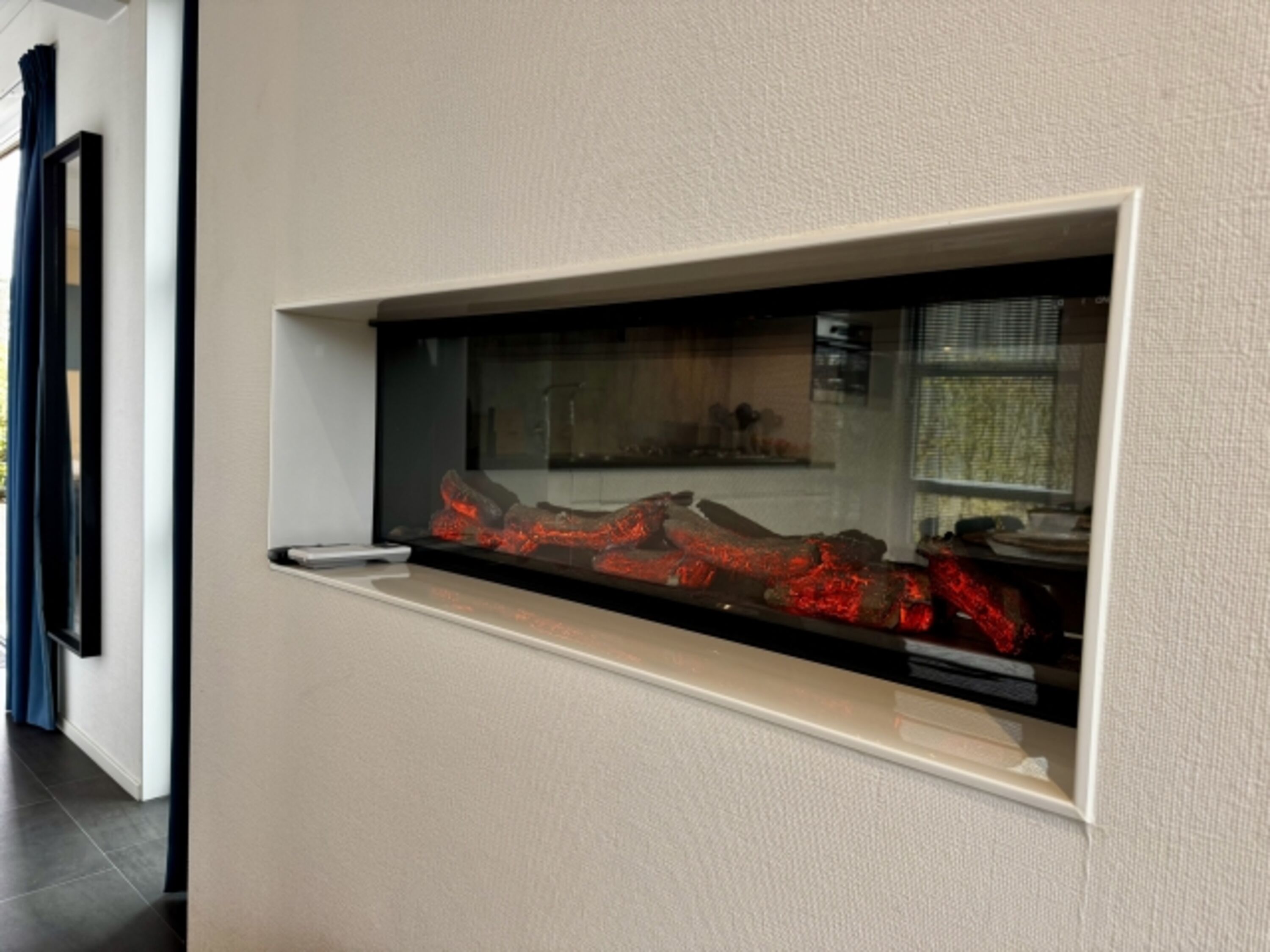 Der Wohnbereich verfügt über einen Gaskamin