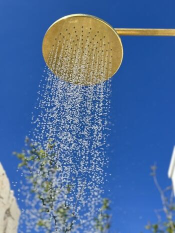 unsere warme Outdoordusche mit Meerblick