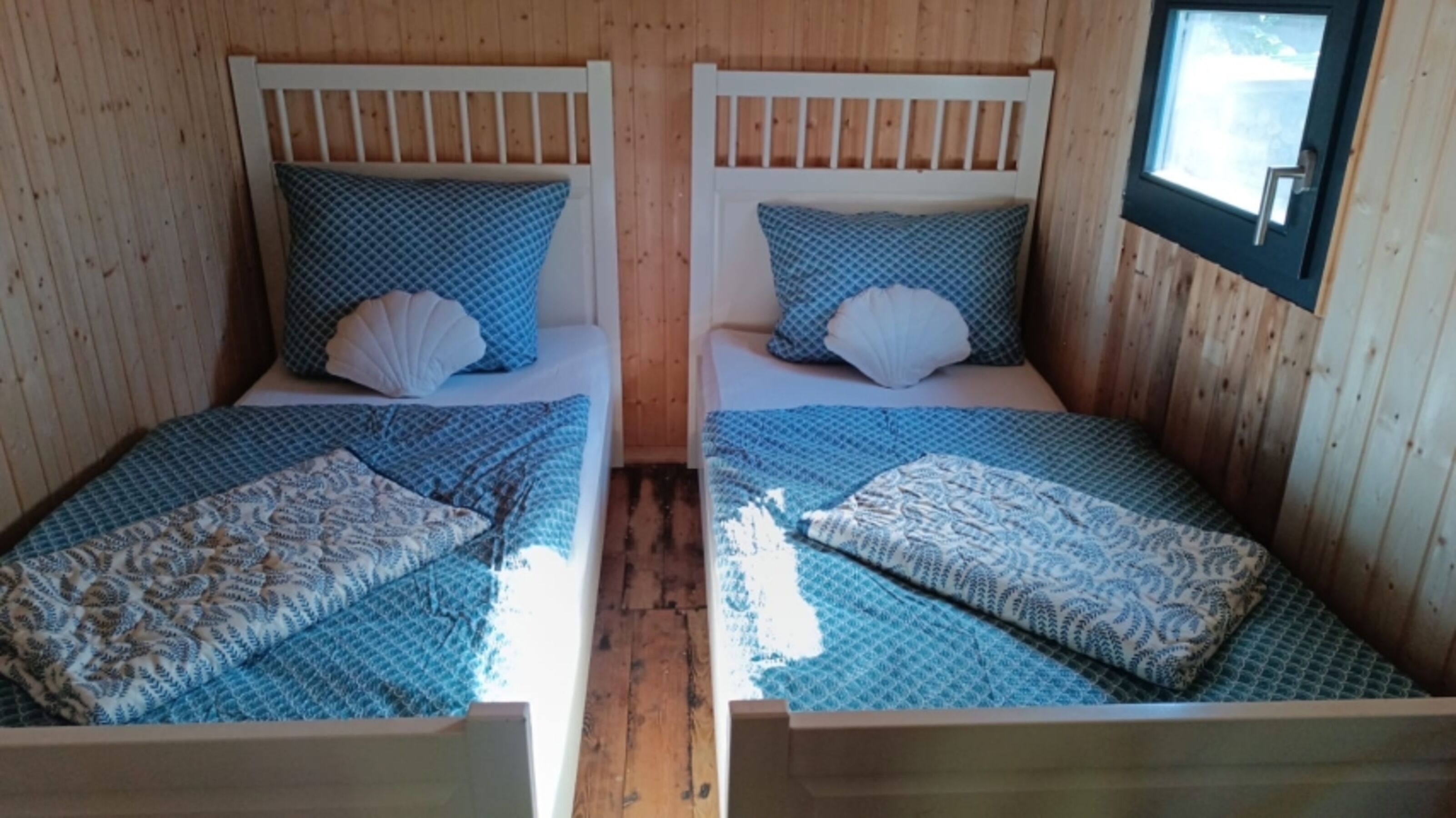 Betten im Tiny House „Villa Biene“