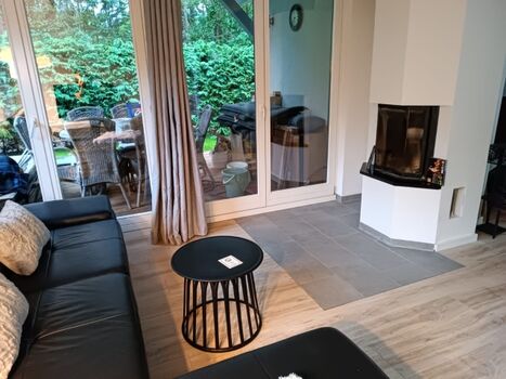 Kamin …. Blick auf die überdachte Terrasse 