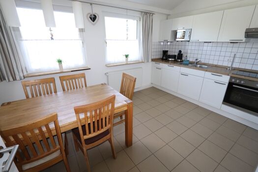 Küche mit Essbereich