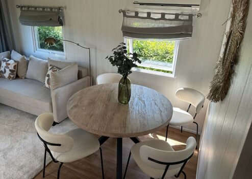 Wohnzimmer mit Essecke