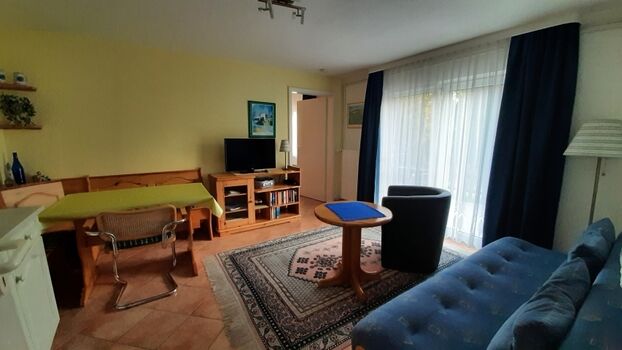 Wohnzimmer mit Terrasse