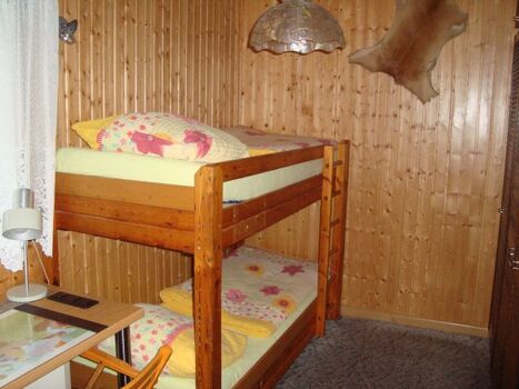 2. Schlafzimmer mit Doppelstockbett