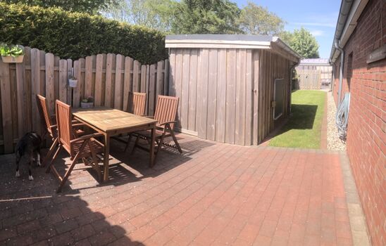 Gartenbereich, wird von beiden Wohnungen genutzt