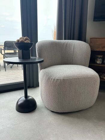 Lese-Ecke mit Blick auf's Wasser